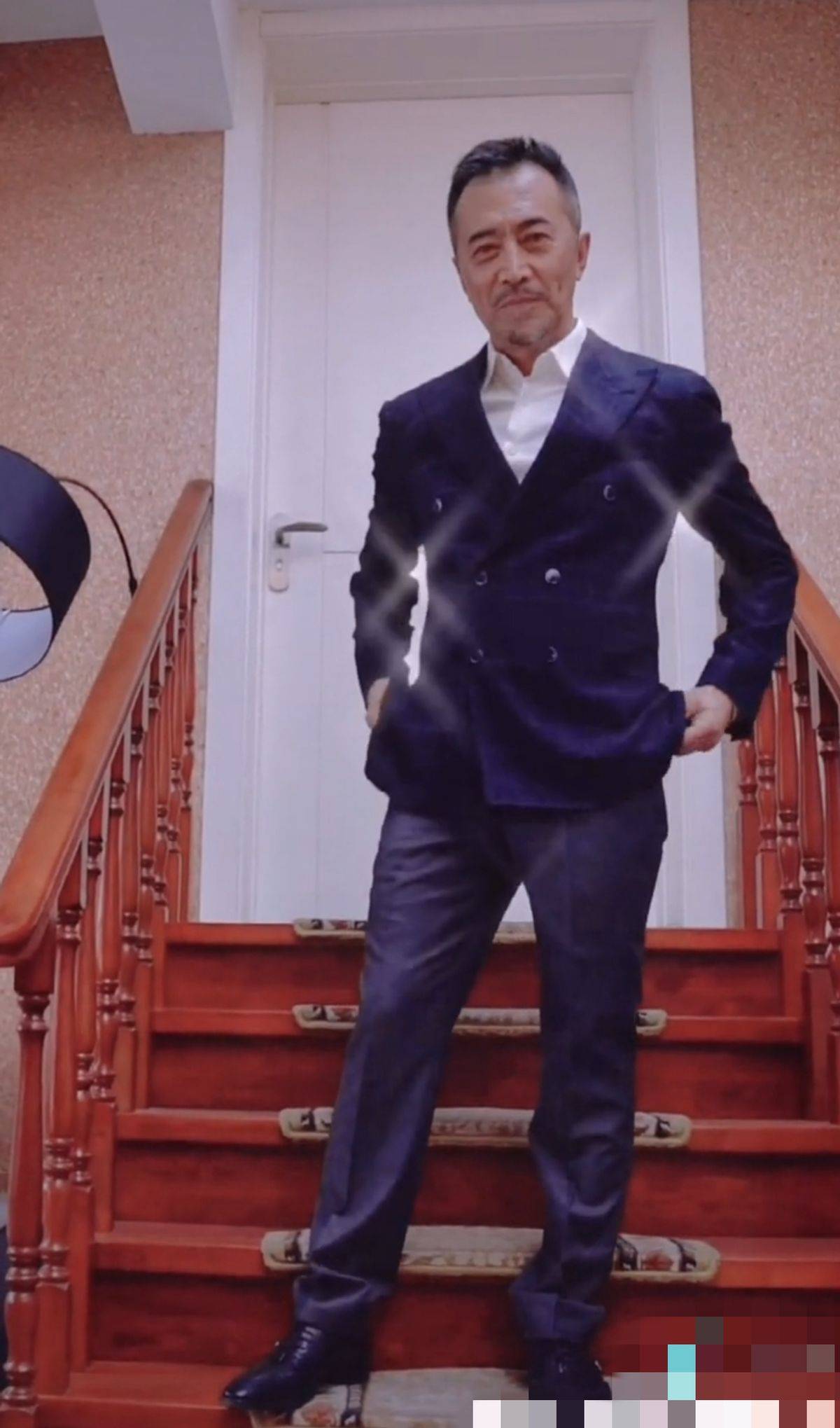 老戏骨郑晓宁近照曝光曾被造谣婚内出轨现59岁惹王丽云大赞帅