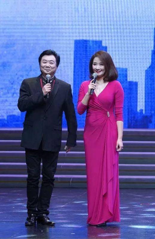 上海台《今夜星辰》主持人叶慧贤,你还记得吗?他最早是说相声的