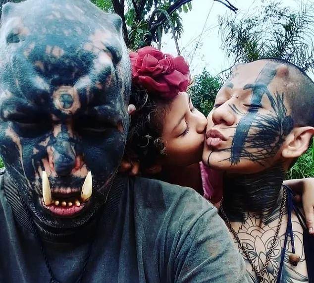 原创整容纹身切舌头他花了7年时间把自己变成了半兽人