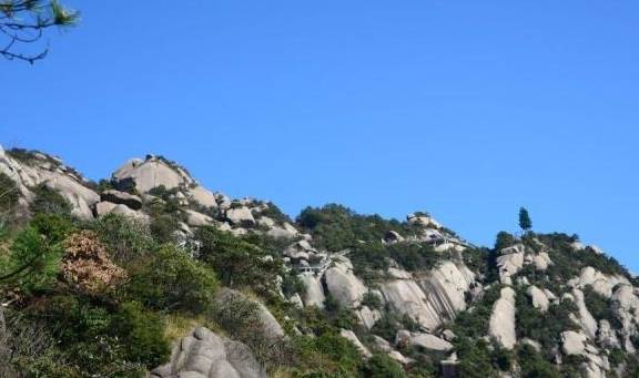 不是丹霞山，也不是龙虎山，江西藏着一处让人脸红的自然景观