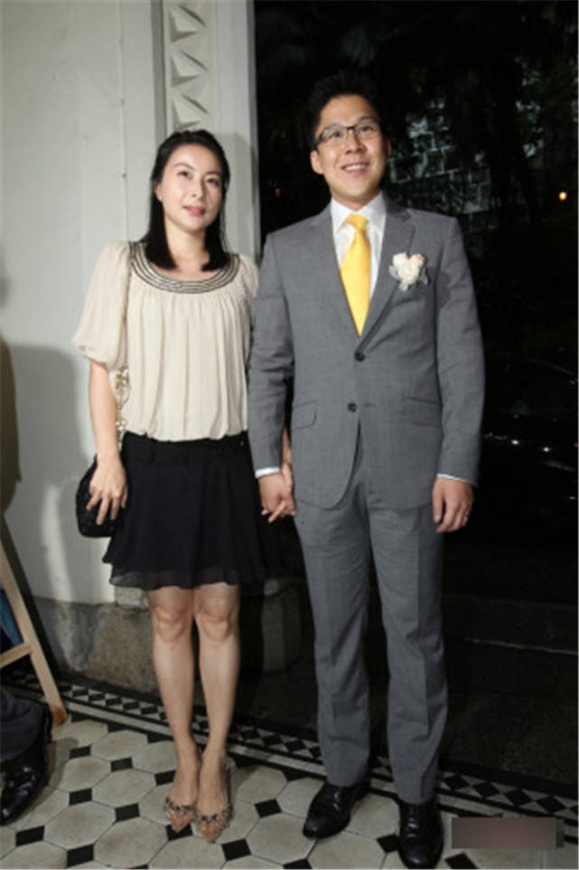 朱玲玲跟霍震霆离婚,却没拿霍家的钱,二婚嫁罗家也拒绝百亿家产-搜狐