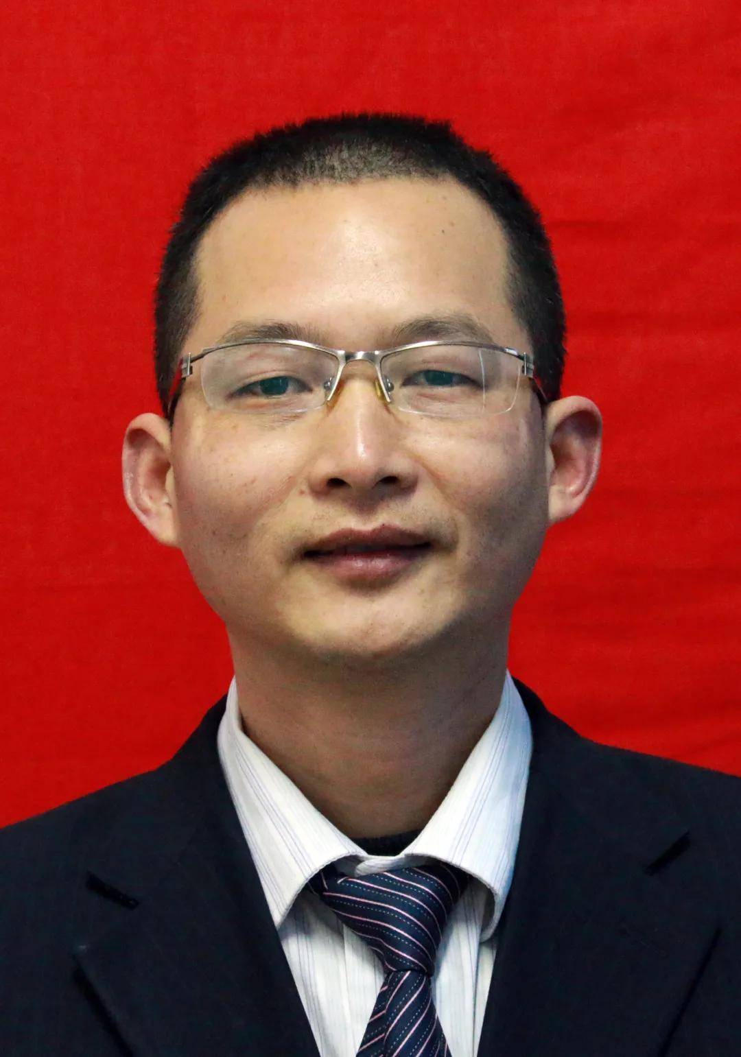 时时勤奋处处真诚事事严谨洪雅中学优秀青年教师风采展示