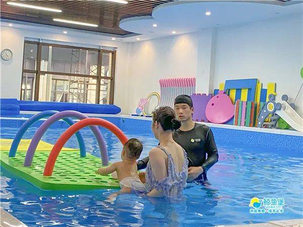 带孩子体验亲子游泳,不需等!