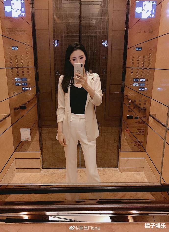 她是非诚勿扰最受欢迎的女神如今连酒杯都是王室同款