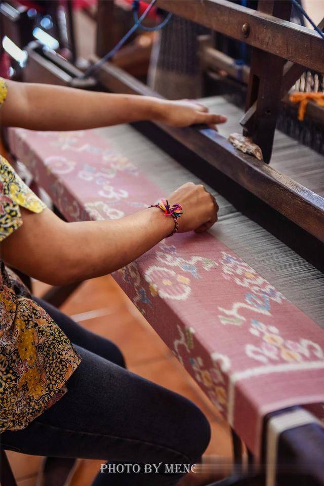 探访巴厘岛手工艺小村落，蜡染、银器、木雕，流传至今的匠人精神