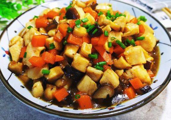 【香菇胡萝卜炒鸡丁】
