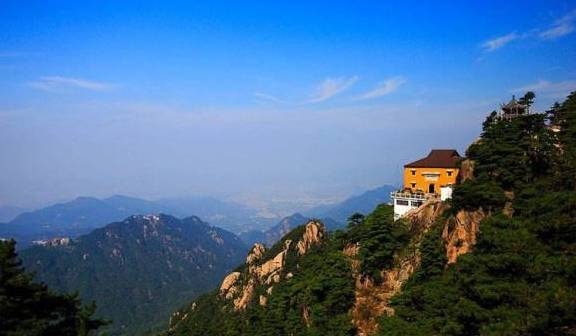 中国四大佛教名山之首，名字是诗仙李白取的，被誉为东南第一山