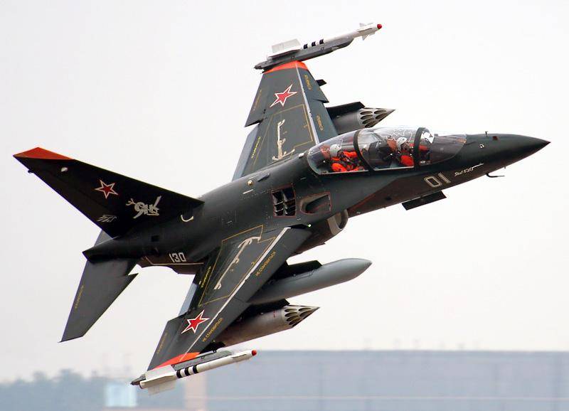 英国和卡塔尔为"鹰"式高级喷气教练机组建联合作战单位