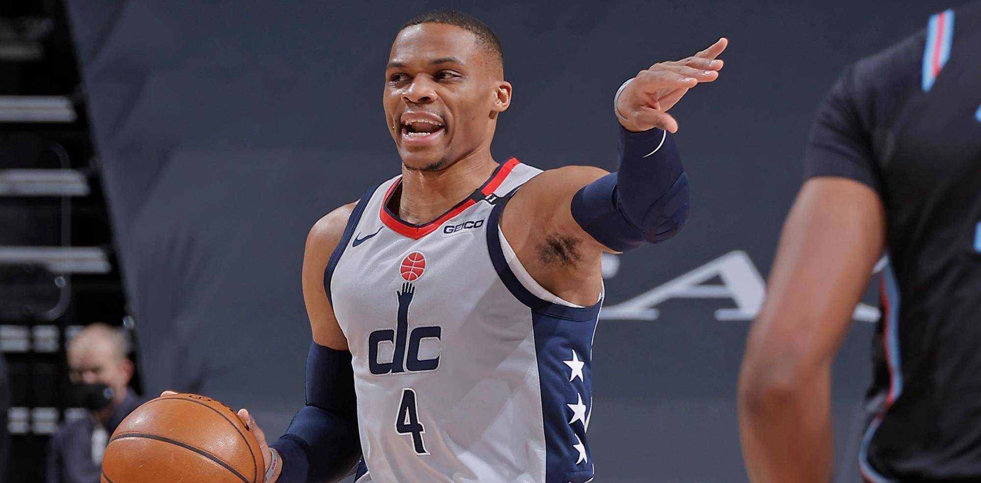 7中2,8中2,看了保罗,你就知道威少有多惨!差距一目了然!_威斯布鲁克