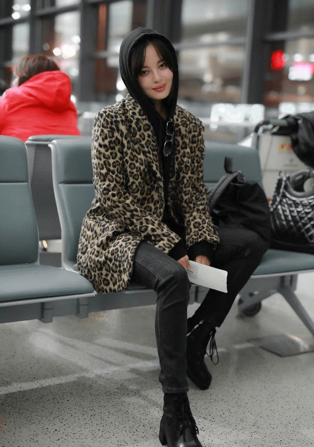 张柏芝不愧是浪姐2颜值担当穿豹纹西装非但不辣眼反而很潮流