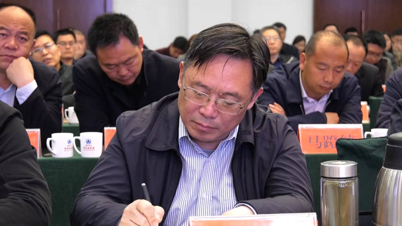 王培理,徐虎,丁心强,李建兵,王德会等在家的县四大班子领导出席会议.