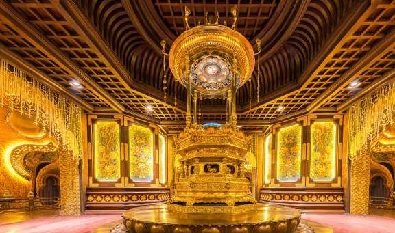 中国最奢华的佛教圣地，斥资40亿打造，金碧辉煌惊呆游客