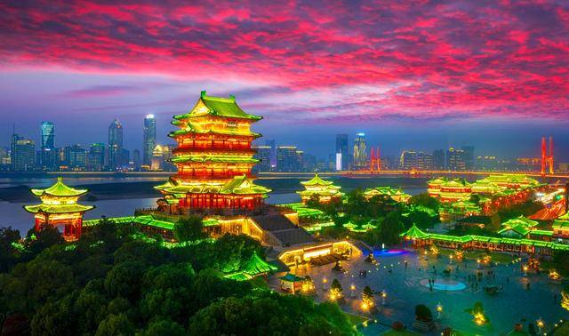 中国最著名的四大名楼，迄今都已千年，而北方仅此一座！
