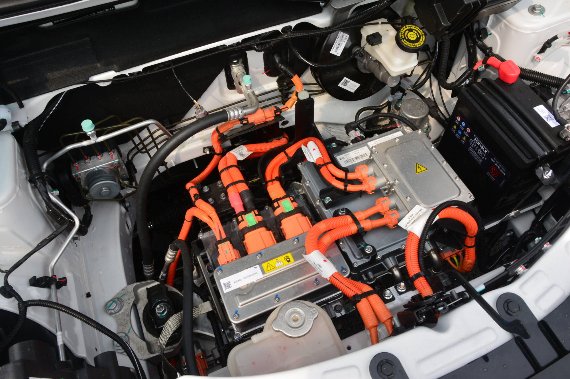 试驾:比宏光mini ev多两门的东风ex1,到底好在哪?