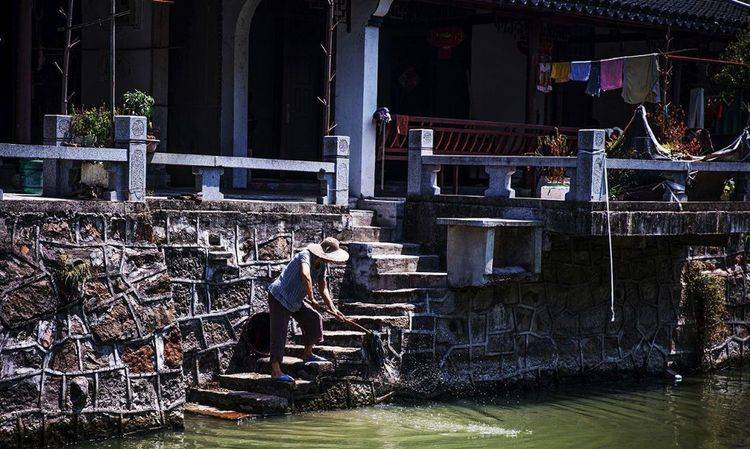 这才是真正的古镇！清净无尘桥水相连，游客稀少还是“中国渔都”