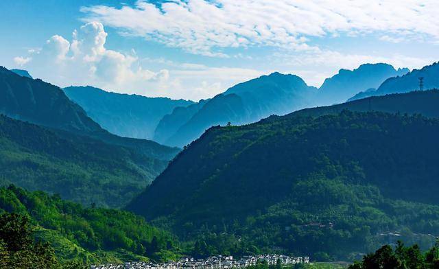 超大！四川乐山发现巨型天然睡佛，“身长”15公里，颜值惊人