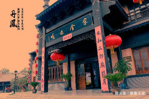 陕西秦岭深处的偏僻县城，发展缓慢，但古建筑堪称陕西一绝