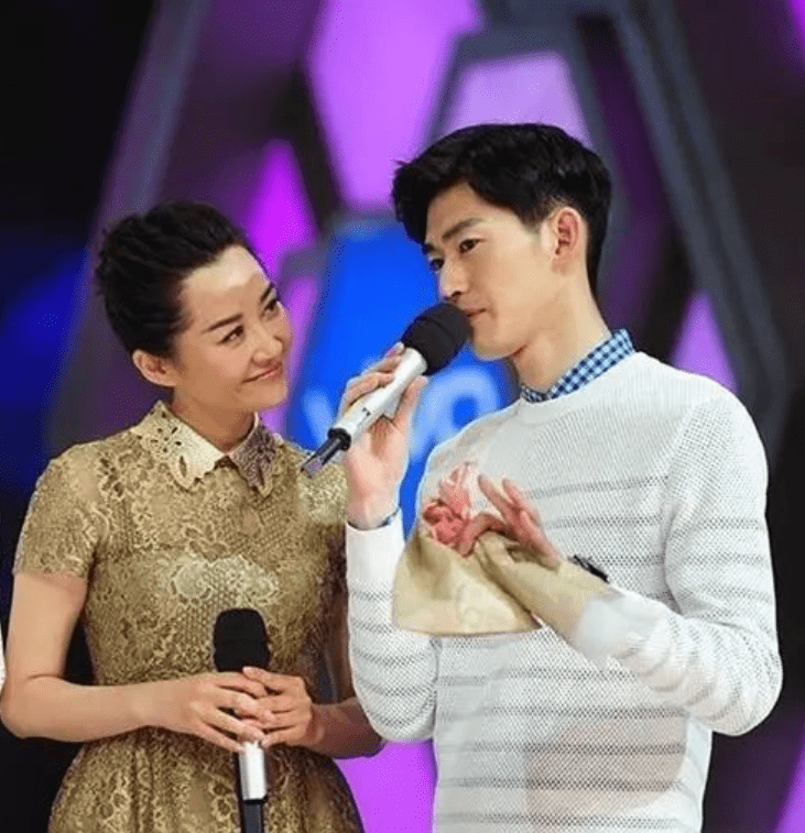 华晨宇许晴照片 05d3a2b58e8e4a1a9f87e4a1003be53d.png