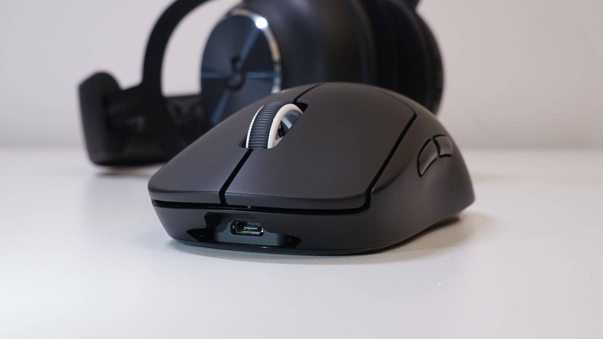 罗技狗屁王二代gproxsuperlight游戏鼠标开箱上手体验