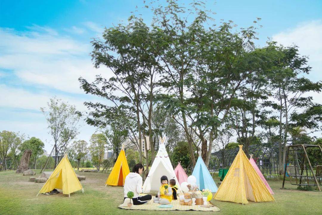 把帐篷、绘本、和你，一起请到公园里去！