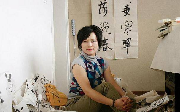 没曾想以狂草著称的胡秋萍还写得一手娟秀精妙的小楷笔笔惊艳