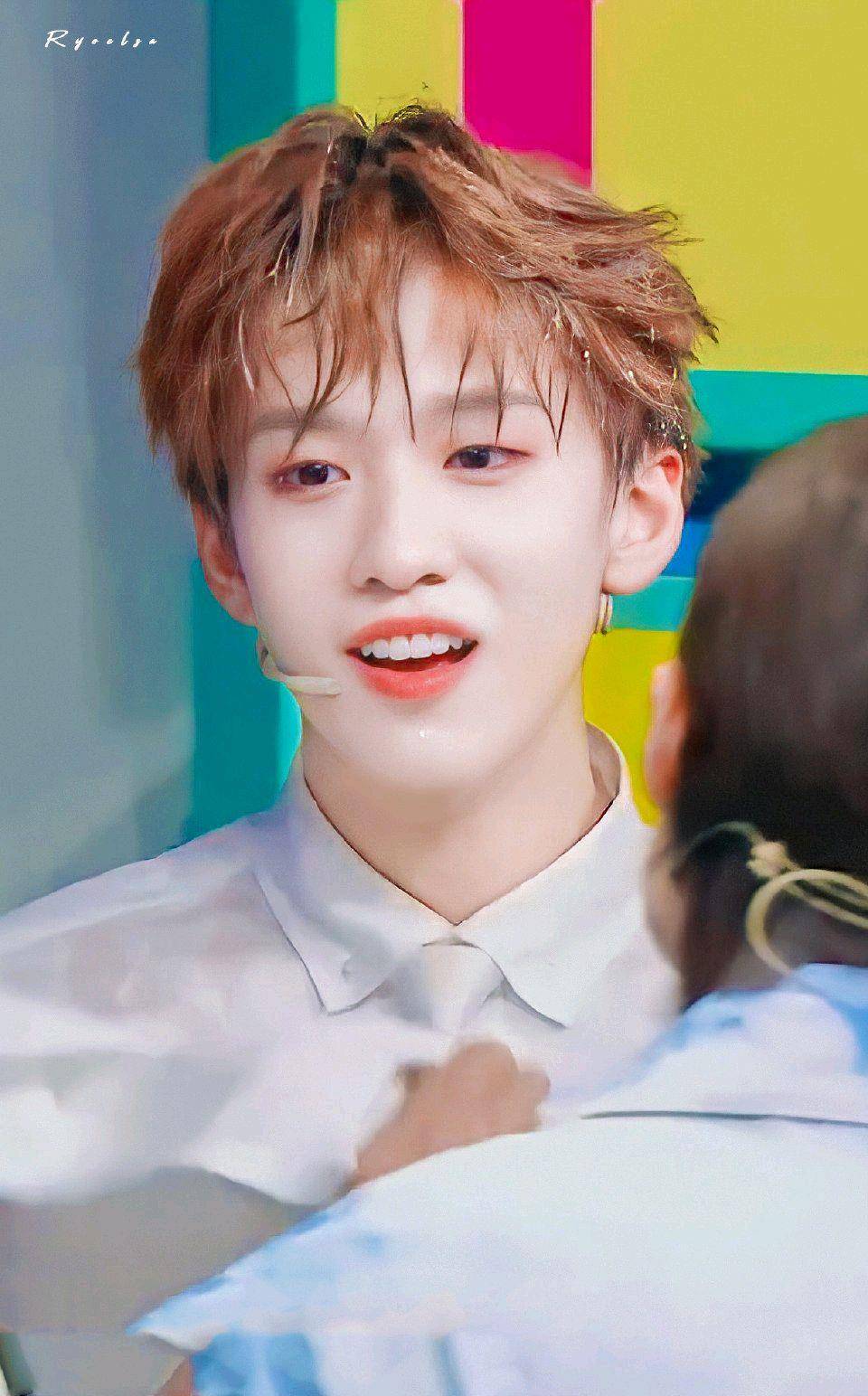 余景天连轴转训练劳累过度导致晕倒紧急送往医院治疗