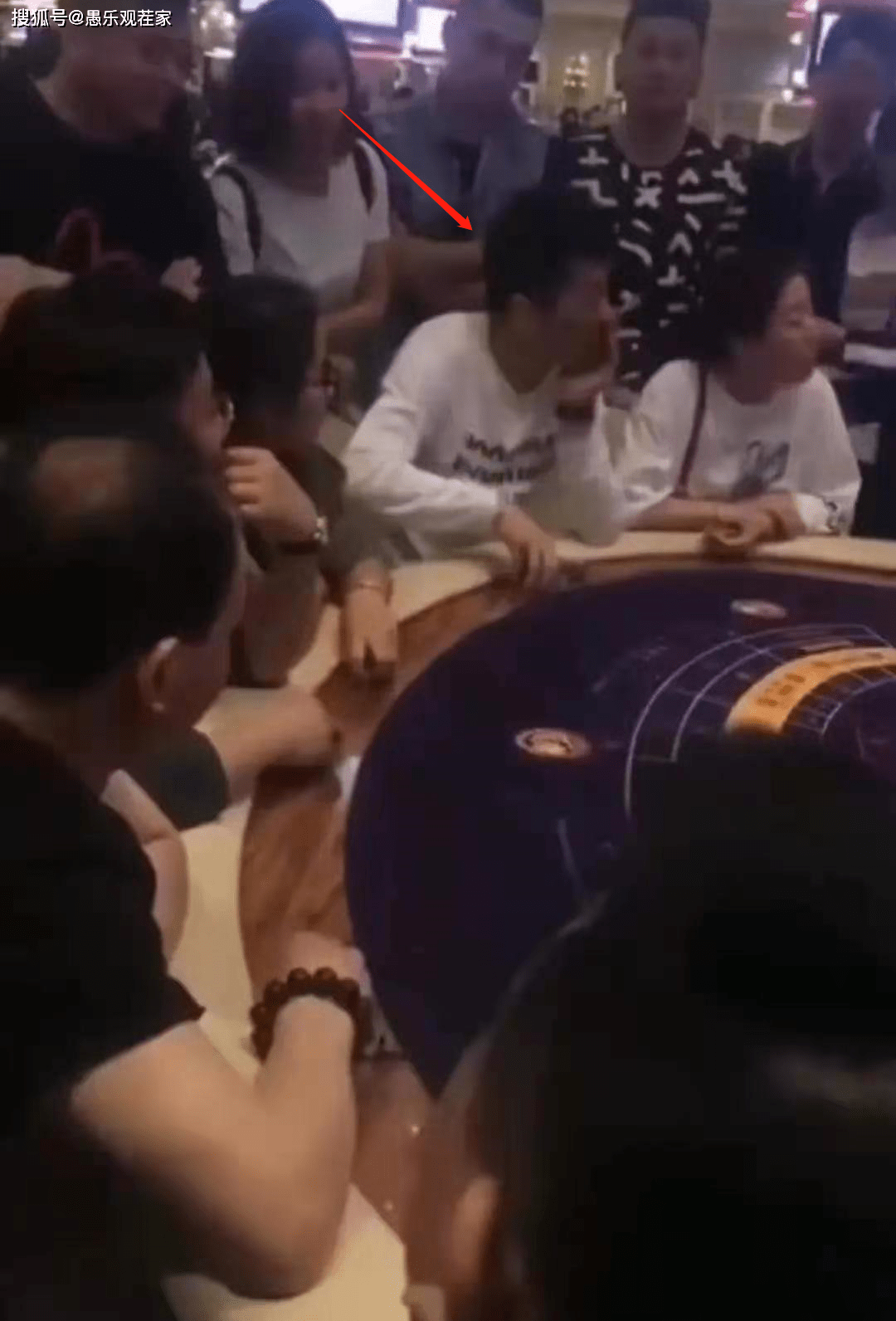 网友|网友在辛巴直播间抢购30台手机，转卖后赚1万5，是洗白还是刷单？