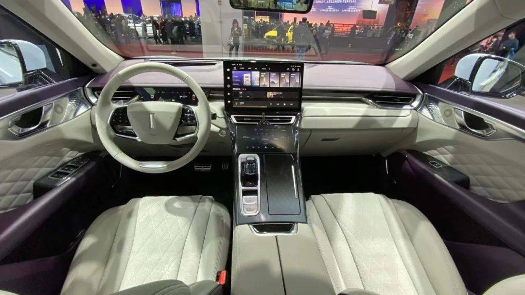 98万元起,摩卡正式预售,混动 四驱很给力