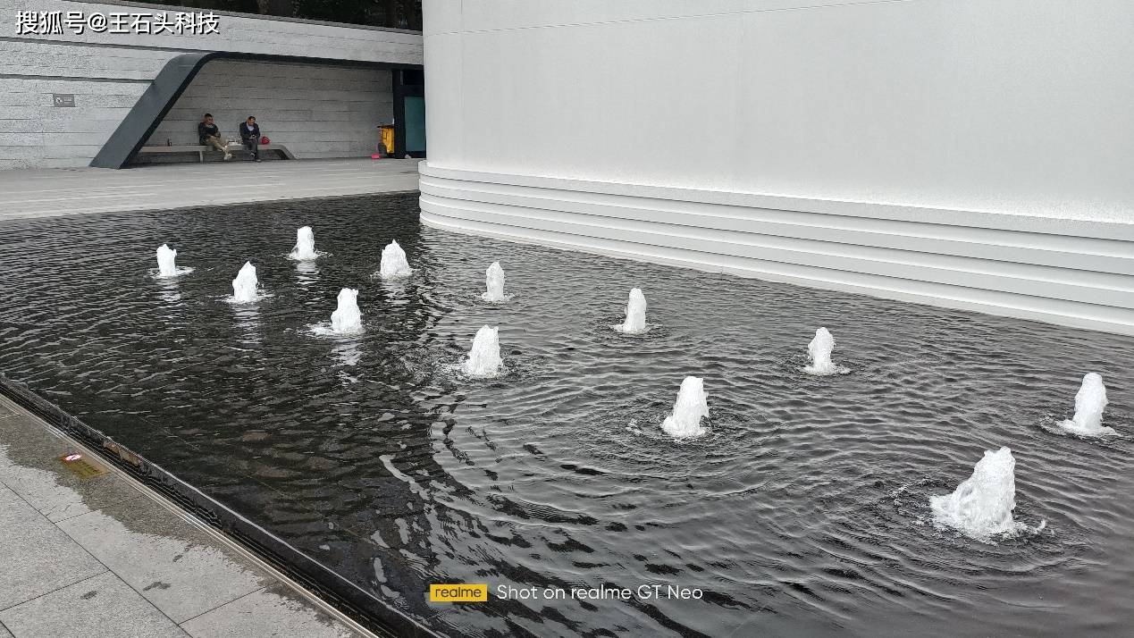 原创realme真我gtneo上手首销十万台新一代性价比之王