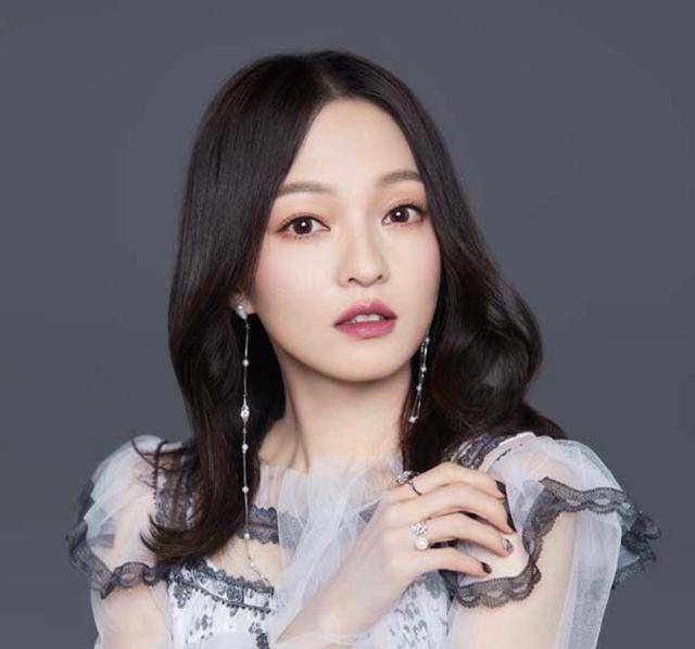 张韶涵晒照竟然呈现出病态的骨感美骨感美真的美吗