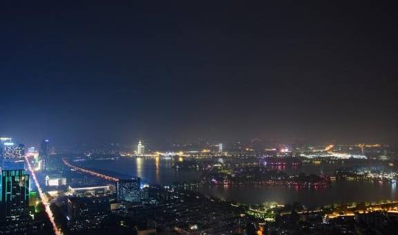 全球城市排名第86的南京夜景你看过吗？登上紫峰大厦即可尽收眼底