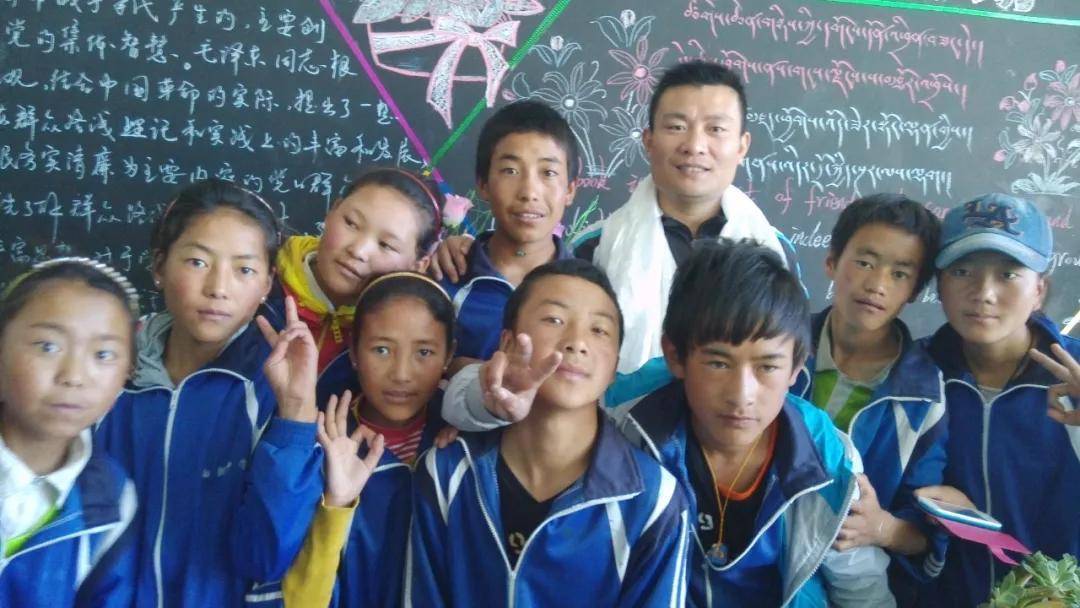 刘印在地区教体局简单吃过午饭后就匆忙奔赴条件非常艰苦的白朗中学