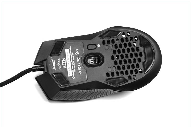 将北京鸟巢元素融入鼠标，这款轻量化设计的洞洞鼠有点不一样