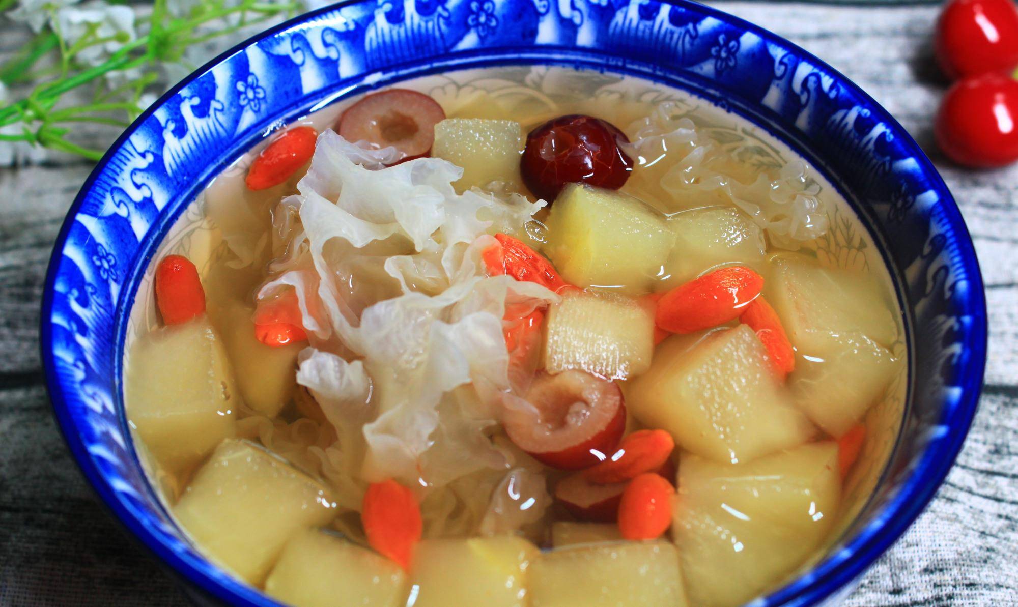 春季,苹果和红枣最搭,我家隔2天做一锅,好多人不知道有啥用_银耳