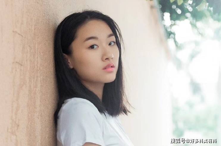 演员杨可伊几岁了 杨可伊与蔡徐坤究竟是什么关系