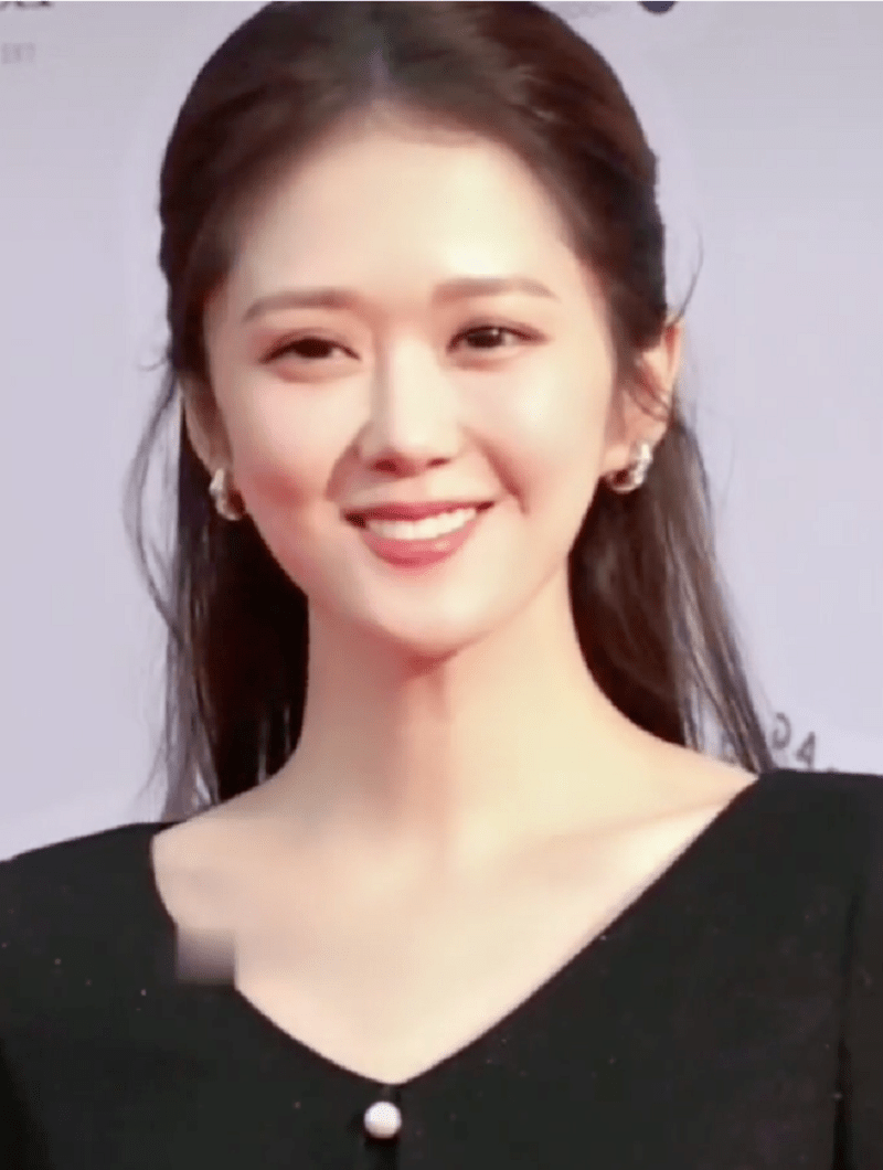 40岁张娜拉罕现身样貌大变显成熟阔别多年渴望回到中国市场