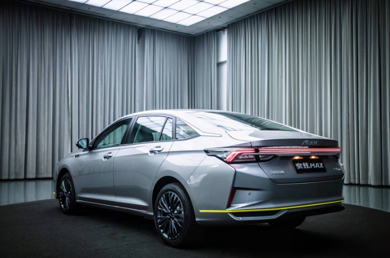 茶哥探馆上海车展丨一睹东风风神旗舰型轿车风神奕炫max