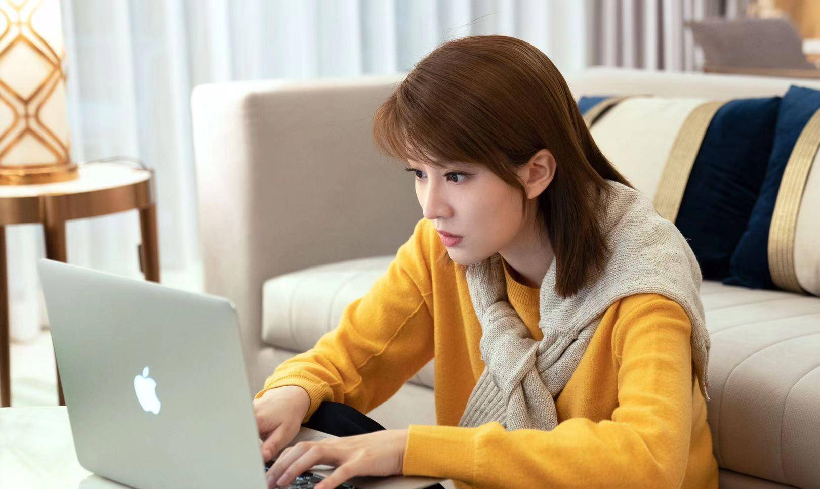 原创职场小白学乔欣凹造型剧中look照搬也很好看