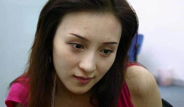 被琼瑶捧红,却在当红时嫁富商,43岁的"梦萍"今活成这个样子_乐珈彤