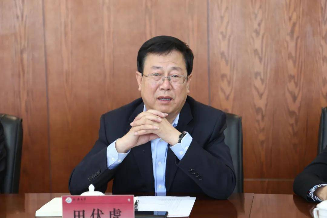 西安工商学院校长叶曲炜表达了对延安大学的衷心感谢