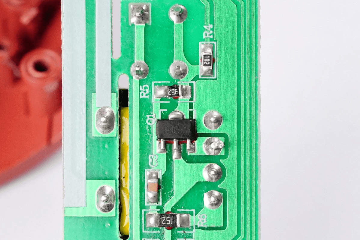 榄菊电蚊拍的d882p升压三极管.