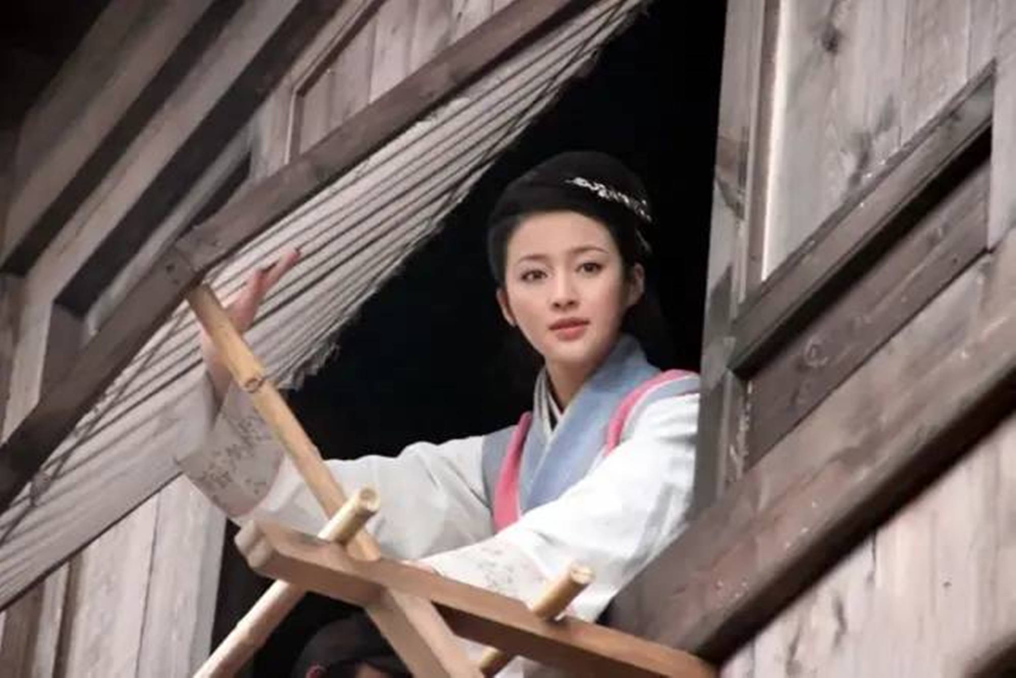 同样是拍潘金莲开窗98版水浒传和11版水浒传差距在哪