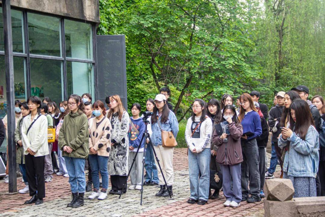 赞助方江苏依索帕拉发展有限公司艺术总监阮小懿女士发言,她说到很