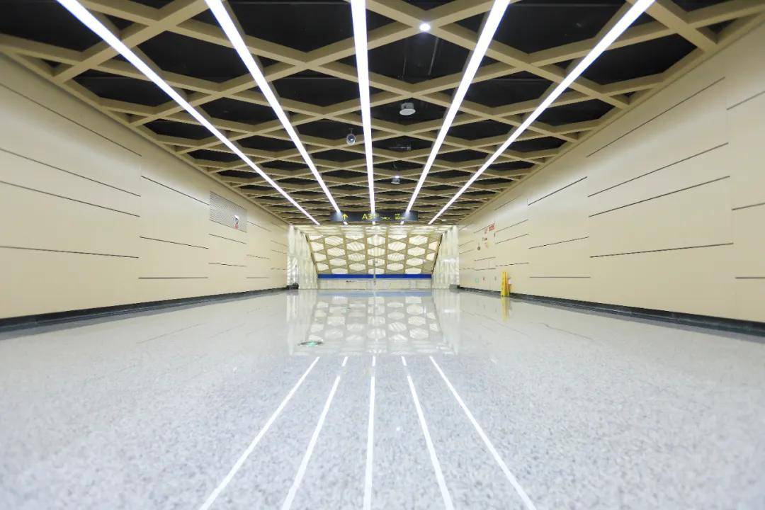 中脚底流淌出的音乐对于行人来说成都地铁磨子桥站a口与城市音乐厅