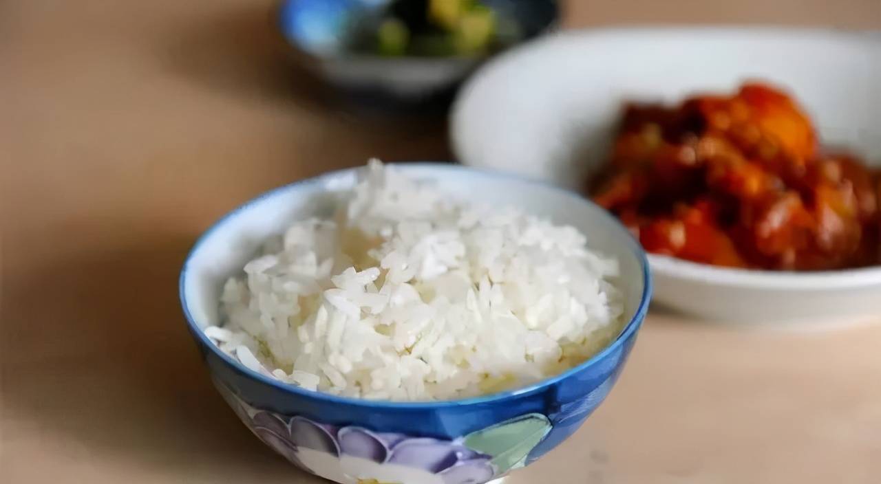 减肥的时候到底要不要吃主食吃米饭到底会不会胖