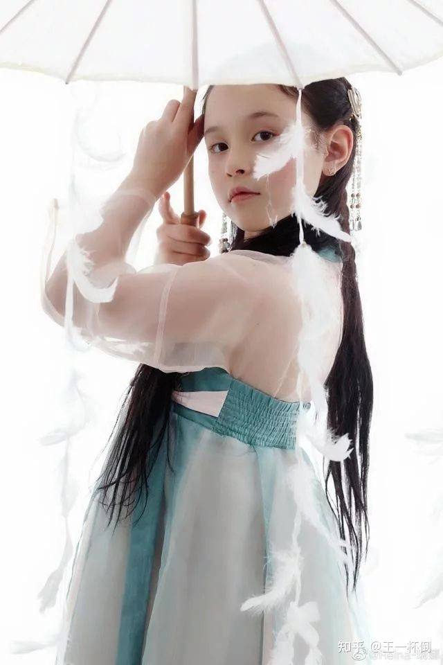 爱优腾影业:影视新星,电影《羞羞的铁勺》主演之一,小童星瑞娜