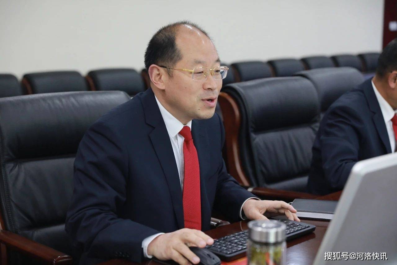 张建华在认真听取了案件承办人陈述的案件事实,证据,合议庭意见后,就