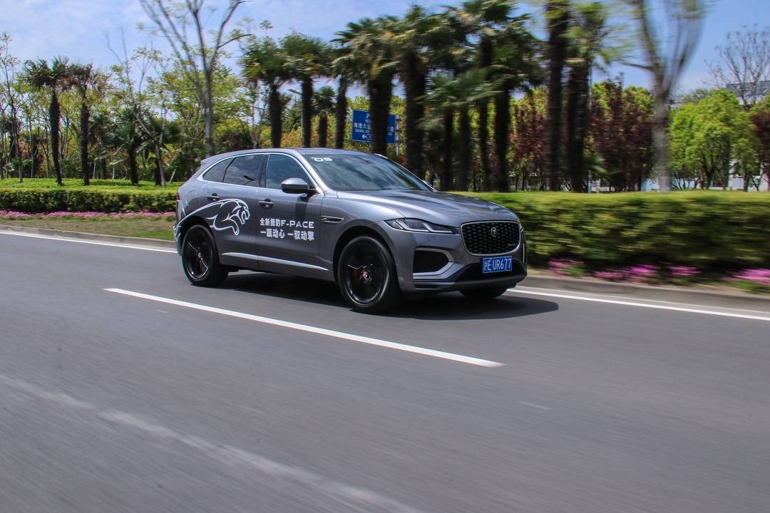 豹力美学典范换装英杰力30t发动机全新捷豹fpace试驾