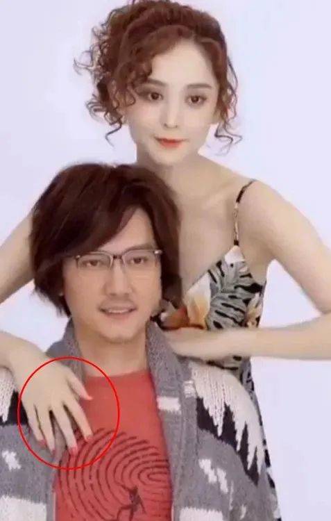 了……还有一个跟冯绍峰合作完《理想照耀中国》的张慧雯也没被落下