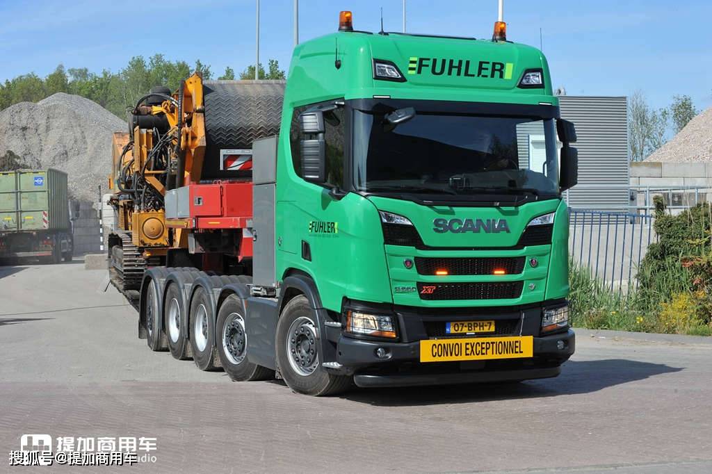 定制款斯堪尼亚r650xt牵引车实拍还是5轴车型轻易拉百吨不成问题